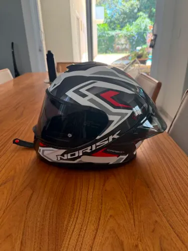 Capacete norisk carbon