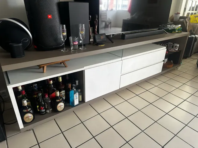 Rack para TV em Madeira Maciça - Alto Padrão | R$ 1.200