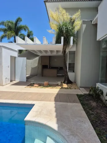 Vendo ou Alugo magnifica casa triplex 290m2 sendo 4 quartos, 3 suites Cond Green Coast Hou