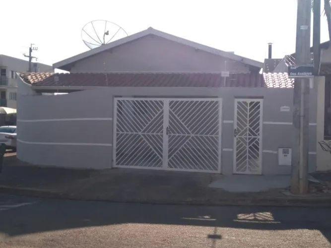 Casa Térrea à Venda em Cosmópolis no Residencial do Bosque com 3 Quartos e Amplo Terreno