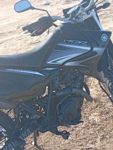 Vendo ou troco Yamaha XTZ 125 2011 (Kick) - Impecável e Totalmente Revisada!