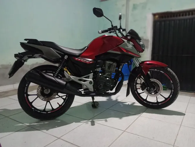 Vendo ou troco em carro Ou moto de maior cilindrada.