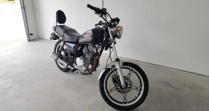 MOTO SUZUKI INTRUDER 125 2004
