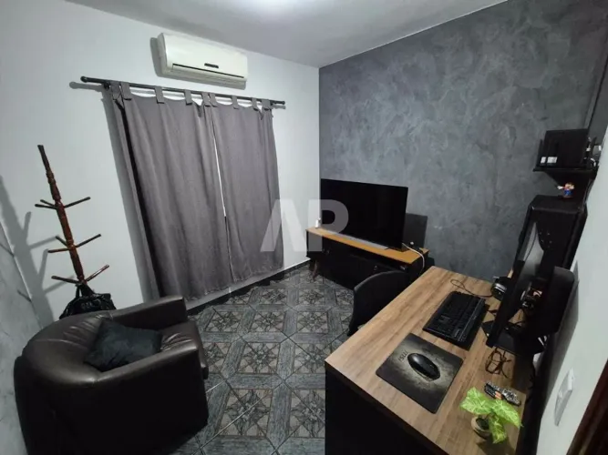 Casa com 3 quartos sendo 1 suíte à venda, por R$ 390.000 - Jardim Aeroporto I - Itu/SP