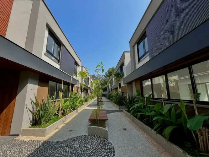 Casa de condomínio com design moderno e plantas generosas no Alto da Boa Vista!