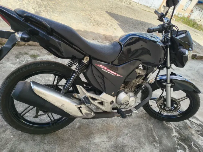 Vendo moto cg Start ano 2022/2022 cor preta.