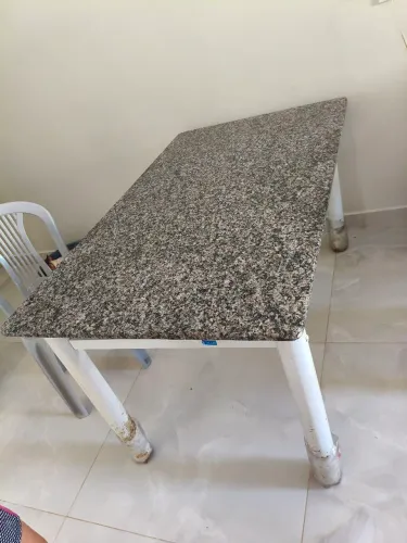 Vendo essa mesa de mármore somente a mesa