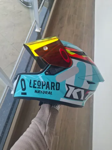 Capacete kyt Leopard espanha
