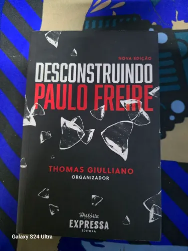 Livro - Desconstruindo Paulo Freire