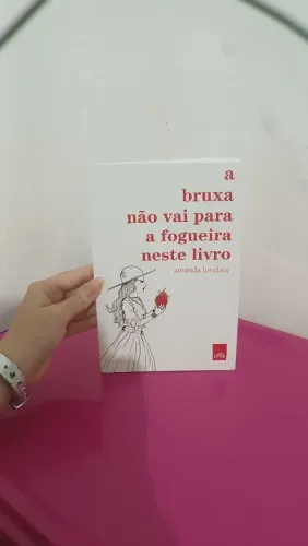 A bruxa não vai para a fogueira neste livro - AMANDA LOVELACE
