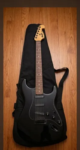 Guitarra pouco uso