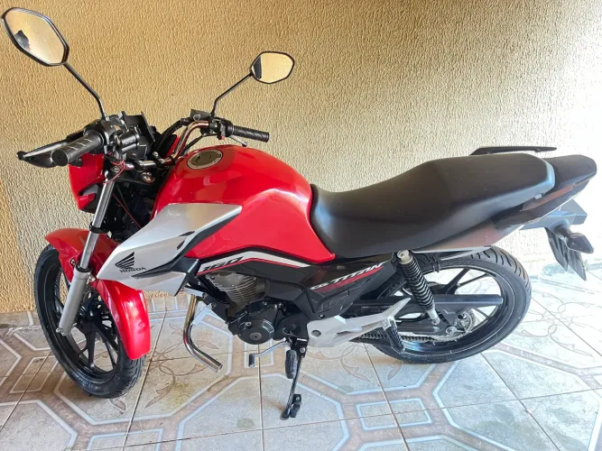 Vende-se moto titan 2022