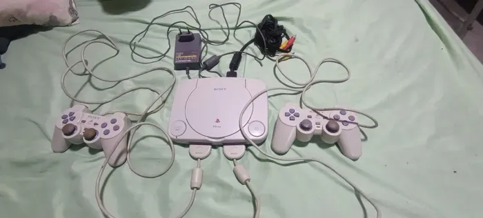 Playstation 1 em perfeitas condições