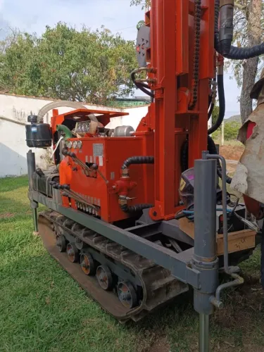 Perfuratriz hidraulica p poços artesianos, com esteira para 200 mts