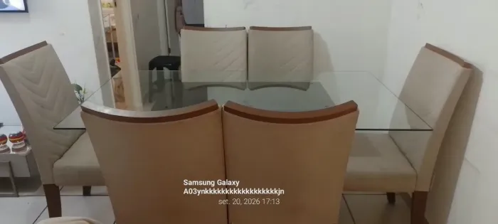 Mesa vidro com 6 cadeiras almofadadas