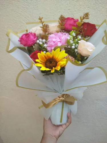 Buquês de flores artificiais a partir de 40,00