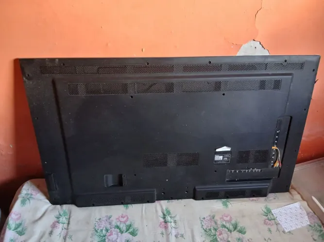 TV para retirar peças Tel *10