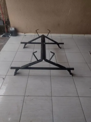 Vende -se suporte para escada teto de carro