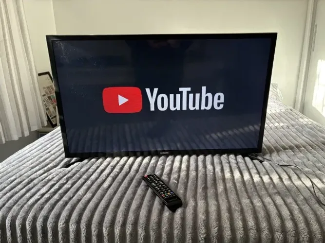 Smart TV Samsung 32" HD - Netflix, YouTube, Wi-Fi - Controle e Fonte Originais