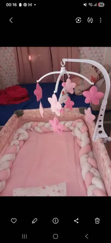 Vendo berço rosa de menina seminovo 