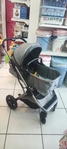 Carrinho de Bebê Burigotto - 6 meses de uso