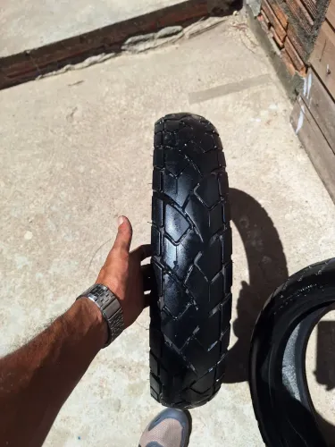 Vendo par de pneus seminovo 4 meses de uso estão muito bons ainda