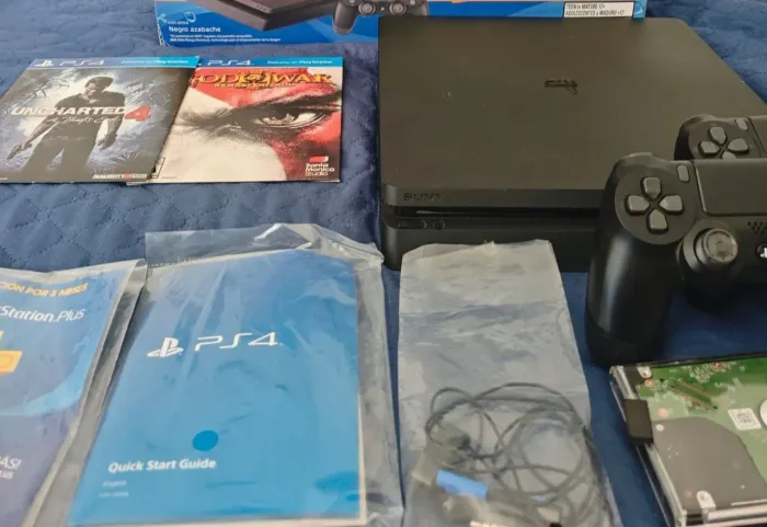 Ps4 500g muito conservado 2 controles originais