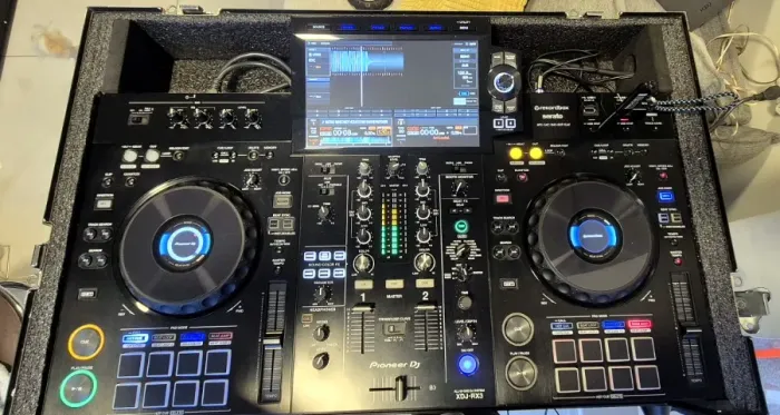 Controladora Pioneer XDJ-RX3 + Flight Case com Rodas | Importado com NF