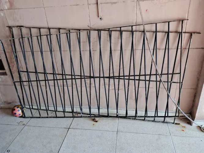 Grade de ferro aranha comprimento 1 Mts altura 90 cmx 
