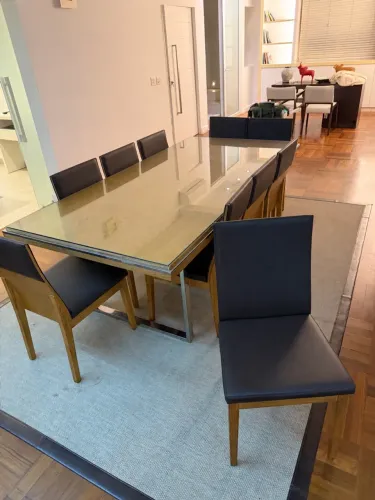 Cadeiras de Couro jantar em madeira com estofado preto ? design elegante