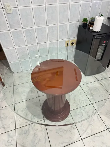 MESA TAMPO DE VIDRO REDONDA 1,10 x 0,75