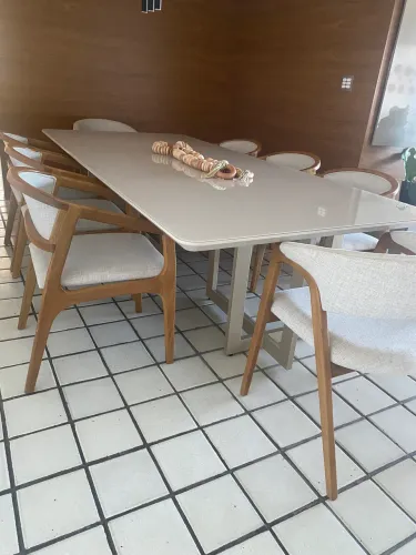 MESA DE JANTAR E CADEIRAS 