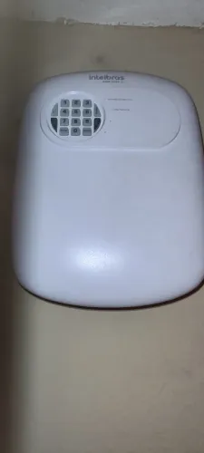 Sistema de central de alarme ANM 3004-ST Intelbras com 12 sensores de barreira Intelbras