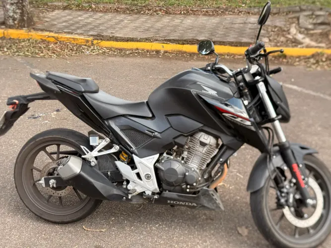 Honda cb300f moto nova com km super baixo 