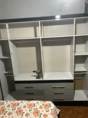Vendo guarda-roupa de casal entrego e monto 