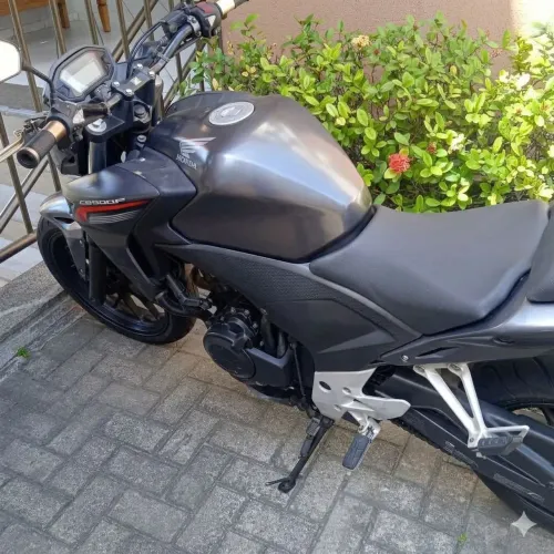 Honda Cb 500f para quem busca uma moto confiável e econômica, para viagem e dia a dia.