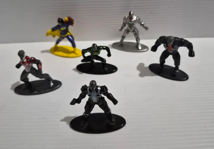 6 Miniaturas metal marvel 