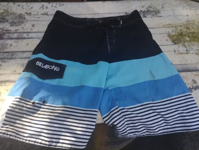 Vendo uma bermuda da marca Billabong antiga