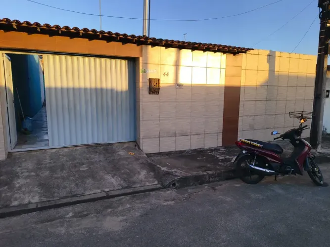 Casa 10x20 3 quartos, 1 suíte, banheiro social, quintal, varanda, 3 vagas garagem Benedito