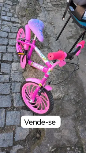 BICICLETA INFANTIL SEMI NOVA, E CADEIRA INFANTIL PARA CARRO BURIGOTTO EM OTINO ESTADO TBM.