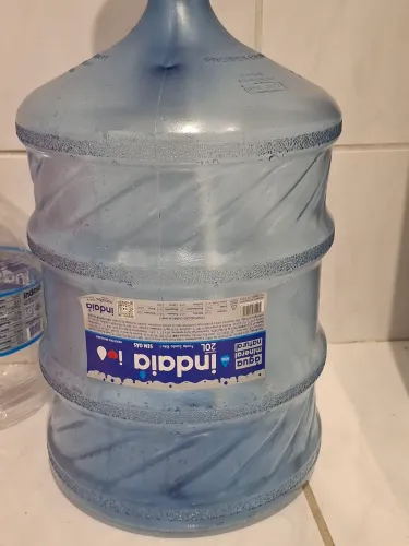 Vendo garrafão de água Indaiá (vazio)
