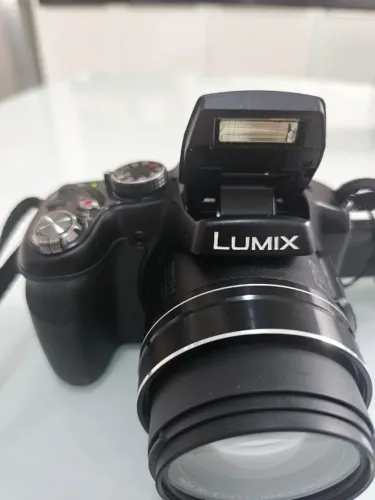 CÂMERA PANASONIC LUMIX FZ200 - POUCO USO, REVISADA