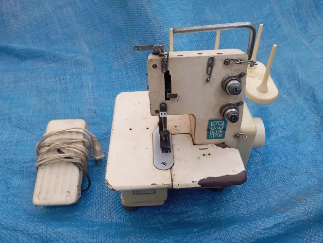 Máquina de Costura Galoneira