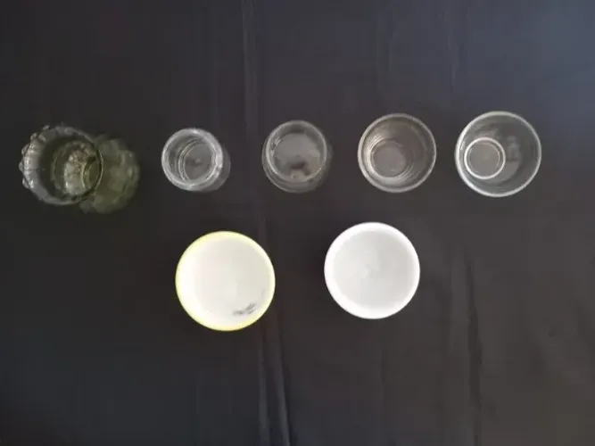 Potes em porcelana e vidros para pintura