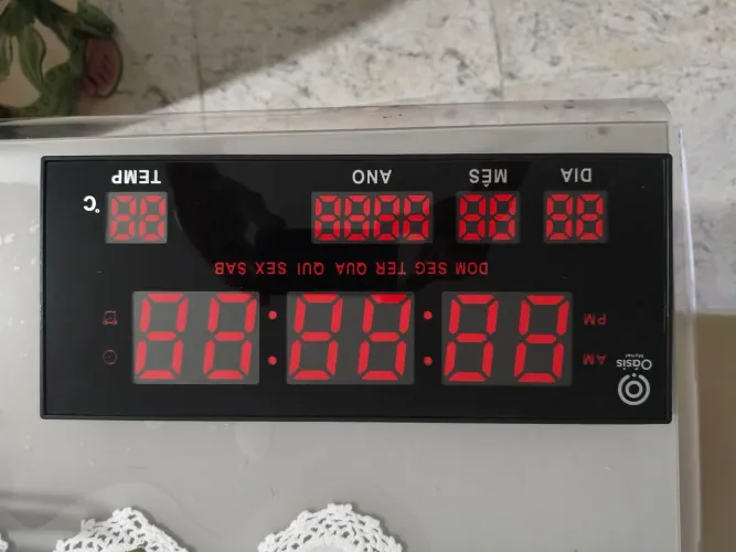 Relógio de Parede Digital LED Novo (Nunca Usado) - Modelo OIH-6200
