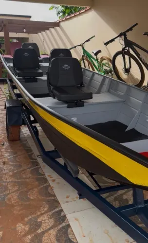 Barco de 6 metros com motor de 25hp