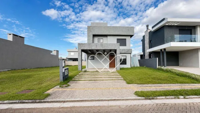 Casa à Venda no Residencial Terras Alpha com 3 Quartos, Suíte, Piscina e Lareira