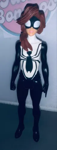 Boneca spider girl 30 cm hasbro usada