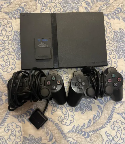 PlayStation 2 Slim Completo + 2 Controles + Memory Card + 12 Jogos (GOW, GTA, NFS)
