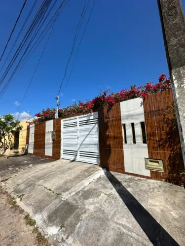 Casa à venda na Rua Sérgio Galindo Pinto , bairro Aruana